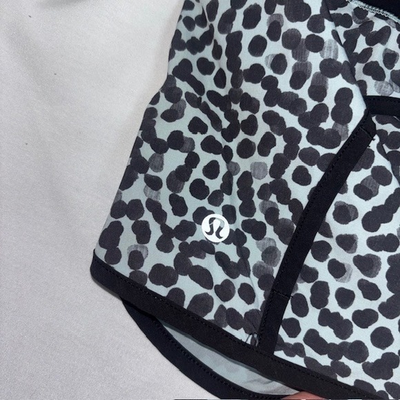 Lululemon Tracker Shorts Black Mint Green Leopard Spot Print Womens Size 10 - Picture 3 of 5